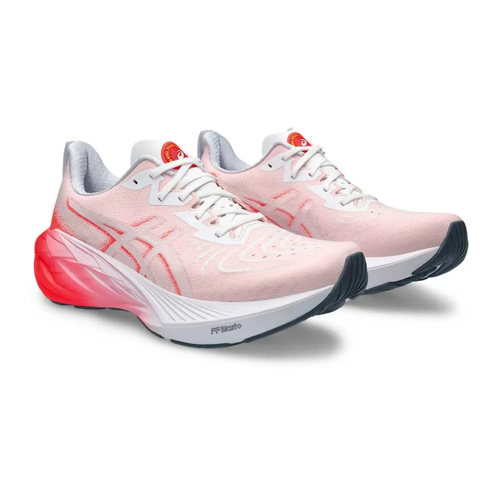 Tenis Asics para Hombre Novablast 4 Centennial of Speed Blanco